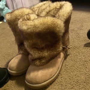 Furry kids boots